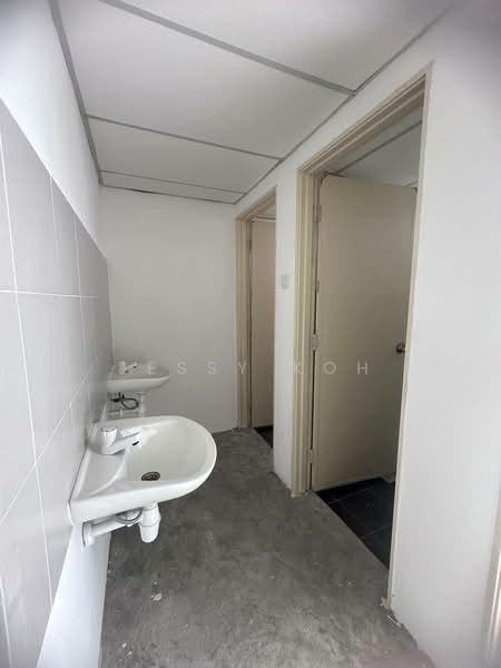 Shop for Rent in Johor Bahru (Johor) - Jessy Koh - Bathroom - PropertyGuru.com.my