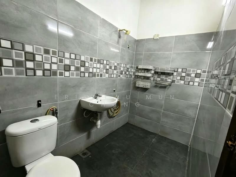 2-storey Terraced House for Sale in BANDAR PUCHONG JAYA (Puchong) - Eric Lau Mun Chung - Bathroom - PropertyGuru.com.my