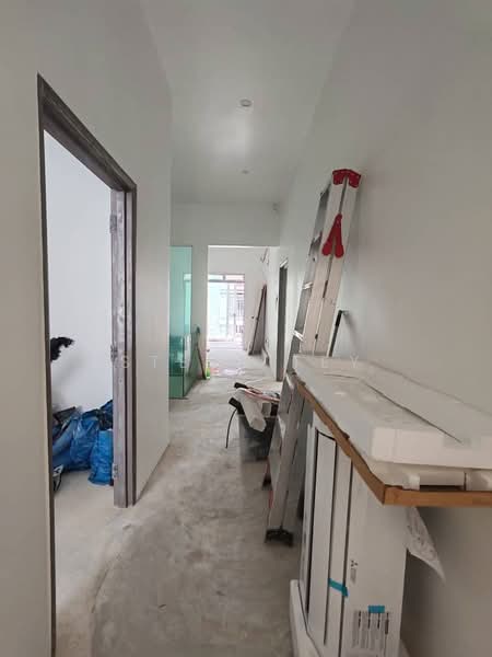 Rumah Berkembar untuk Dijual di Taman Amira (Iskandar Puteri (Nusajaya)) - Steve Tey - Corridor - PropertyGuru.com.my