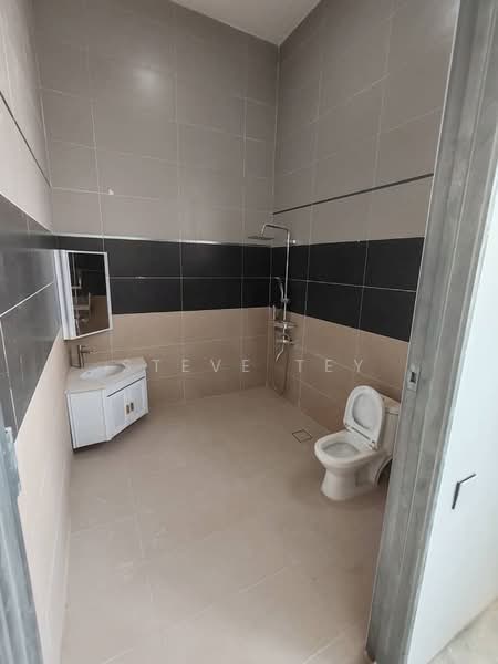 Rumah Berkembar untuk Dijual di Taman Amira (Iskandar Puteri (Nusajaya)) - Steve Tey - Bathroom - PropertyGuru.com.my