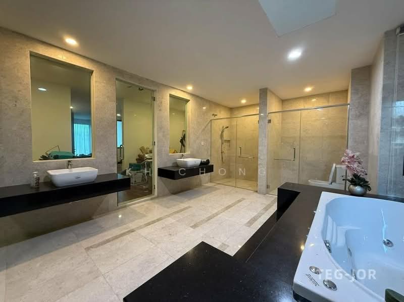 Rumah Teres untuk Dijual di Duta Villa (Setia Alam) - KH Chong - Bathroom - PropertyGuru.com.my