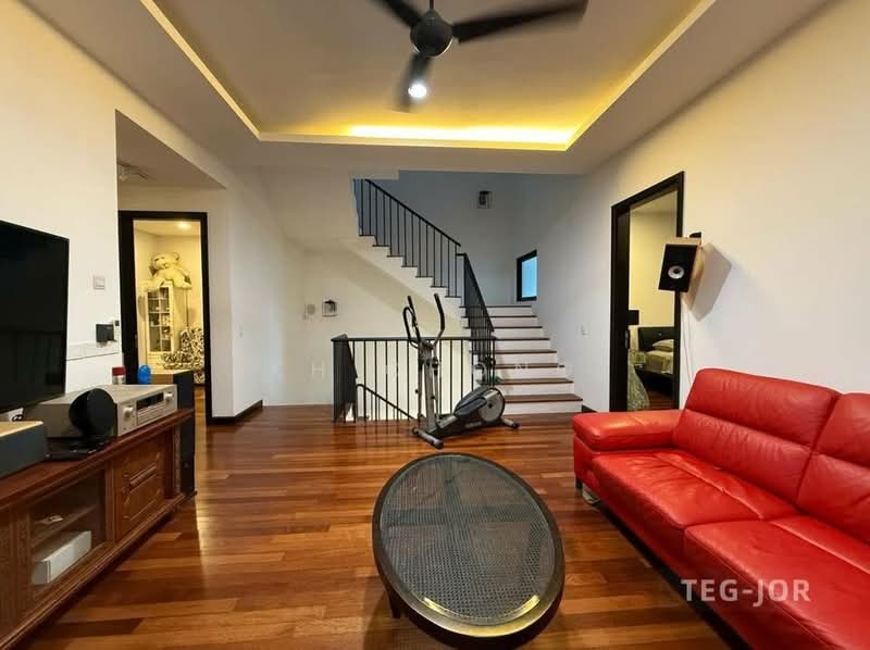 Rumah Teres untuk Dijual di Duta Villa (Setia Alam) - KH Chong - Living Room - PropertyGuru.com.my