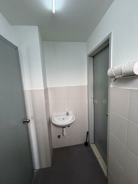 Pangsapuri untuk Disewa di Suria Apartment - Serene Ong - Bathroom - PropertyGuru.com.my