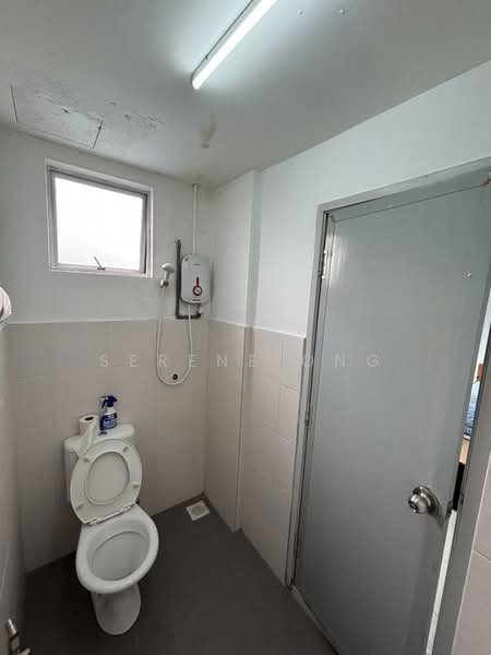 Pangsapuri untuk Disewa di Suria Apartment - Serene Ong - Bathroom - PropertyGuru.com.my