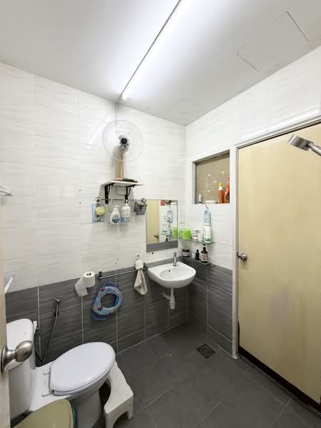 Rumah Teres untuk Dijual di Bandar Kinrara Seksyen 1 (Bandar Kinrara) - CK Yee - Bathroom - PropertyGuru.com.my