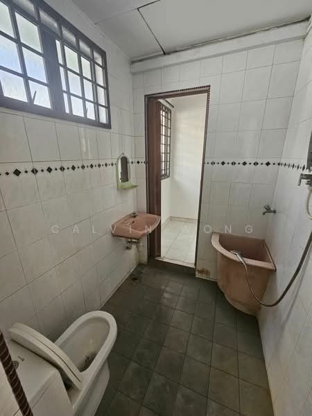 1-storey Terraced House for Sale in Taman Ungku Tun Aminah (Skudai) - Calvin Wong - Bathroom - PropertyGuru.com.my