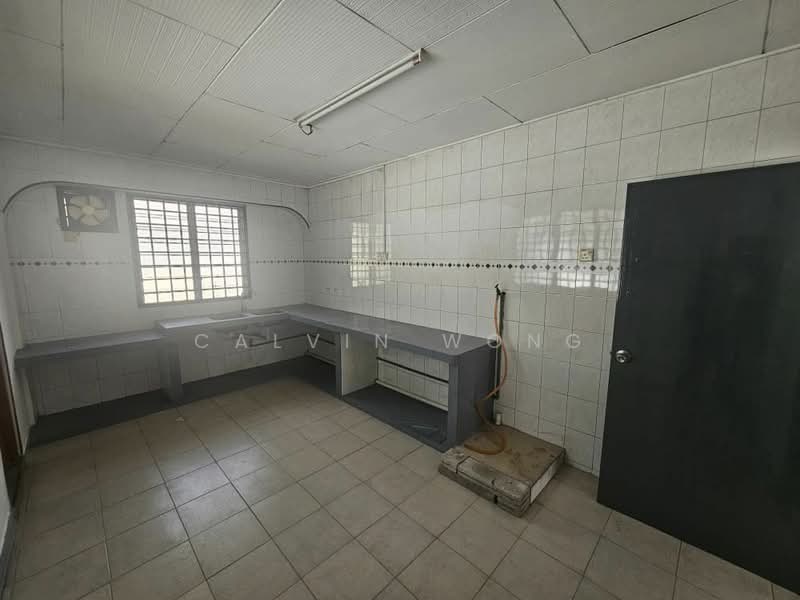 1-storey Terraced House for Sale in Taman Ungku Tun Aminah (Skudai) - Calvin Wong - Kitchen - PropertyGuru.com.my