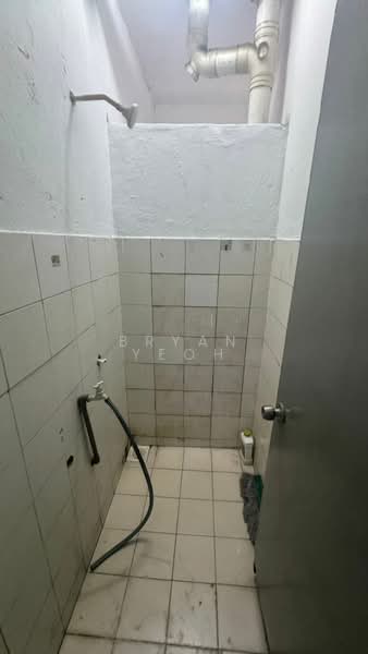 Pangsapuri untuk Disewa di Palma Apartment (Bandar Country Homes) - Bryan Yeoh - Bathroom - PropertyGuru.com.my