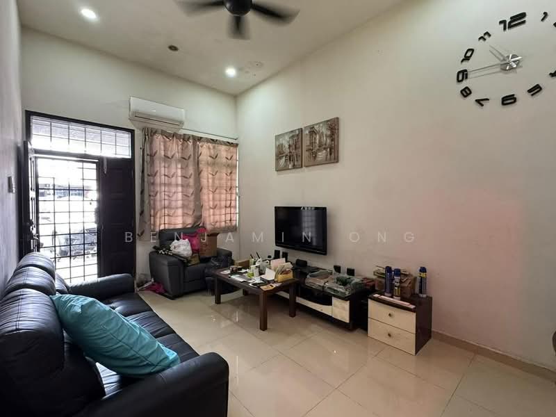 Rumah Teres untuk Dijual di Taman Perling (Perling) - Benjamin Ong - Living Room - PropertyGuru.com.my