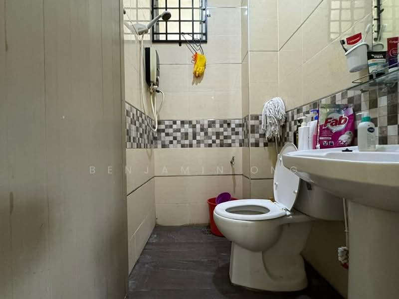 Rumah Teres untuk Dijual di Taman Perling (Perling) - Benjamin Ong - Bathroom - PropertyGuru.com.my