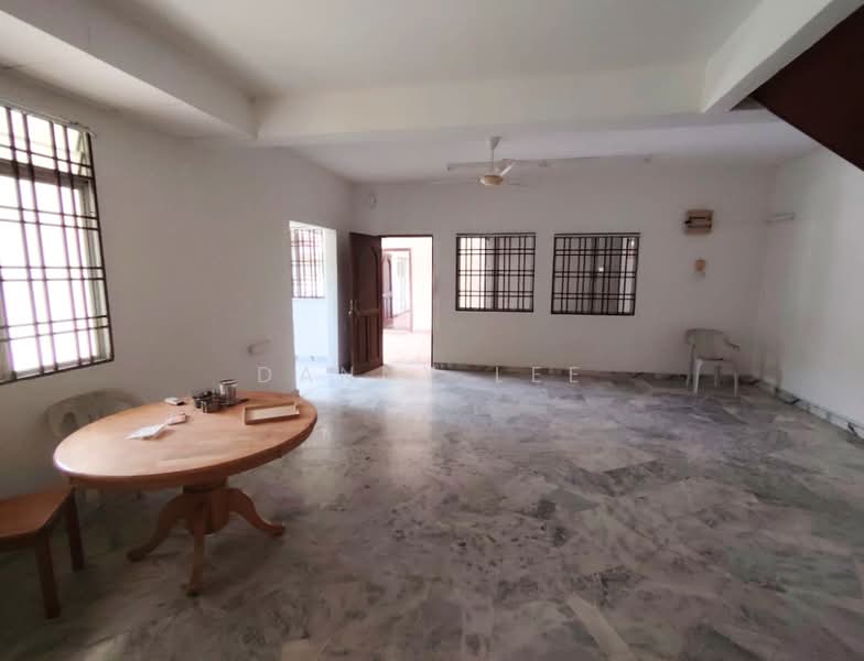Terraced House for Sale in Bandar Putra Permai (Seri Kembangan) - Danny Lee - Living Room - PropertyGuru.com.my