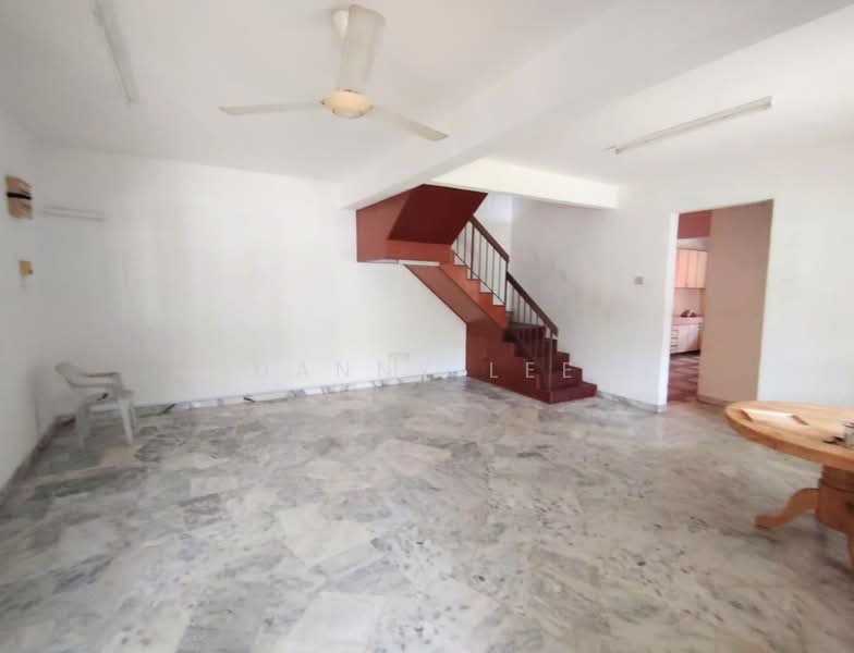 Terraced House for Sale in Bandar Putra Permai (Seri Kembangan) - Danny Lee - Living Room - PropertyGuru.com.my