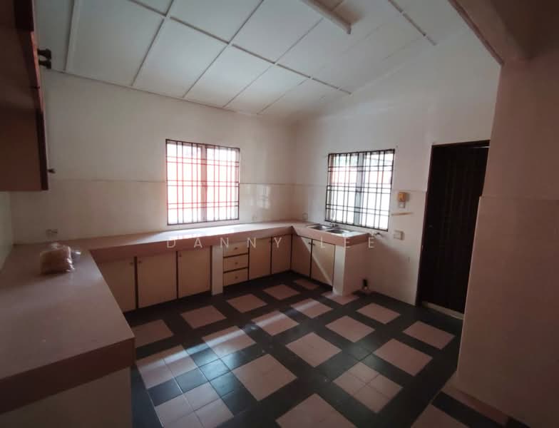 Terraced House for Sale in Bandar Putra Permai (Seri Kembangan) - Danny Lee - Kitchen - PropertyGuru.com.my