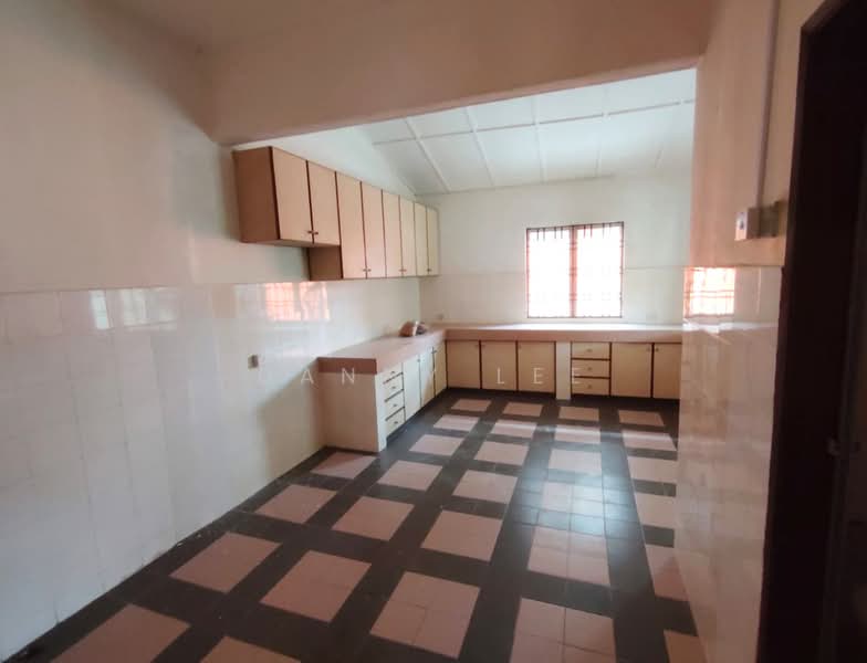 Terraced House for Sale in Bandar Putra Permai (Seri Kembangan) - Danny Lee - Kitchen - PropertyGuru.com.my