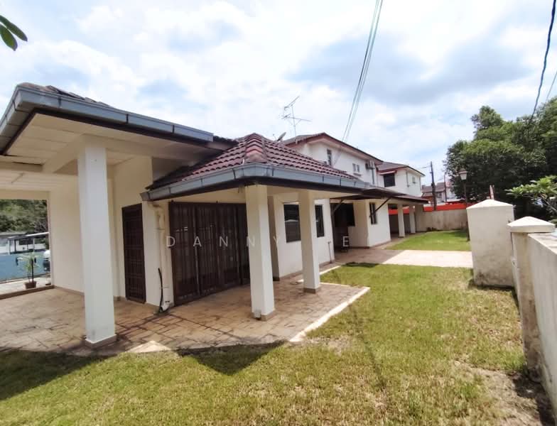 Terraced House for Sale in Bandar Putra Permai (Seri Kembangan) - Danny Lee - Exterior - PropertyGuru.com.my