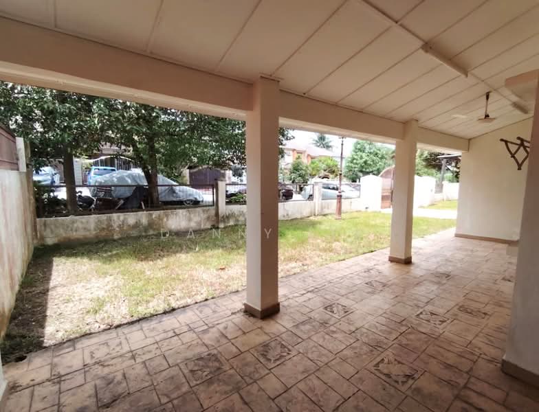 Terraced House for Sale in Bandar Putra Permai (Seri Kembangan) - Danny Lee - Exterior - PropertyGuru.com.my