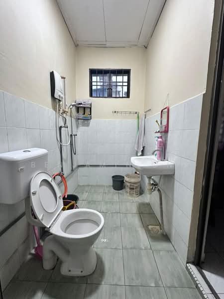 Semi-Detached House for Sale in Taman Megah Ria (Masai) - Benjamin Ong - Bathroom - PropertyGuru.com.my