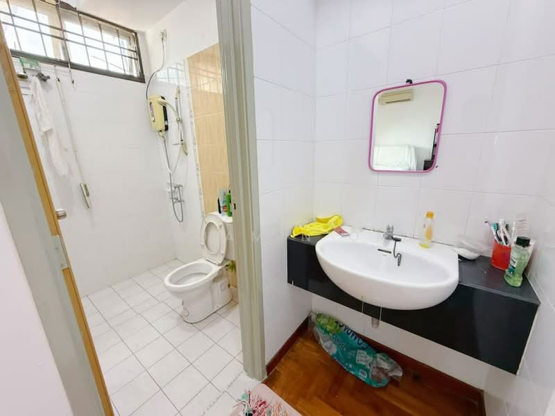 Rumah Teres 1.5 Tingkat untuk Dijual di Taman Daya (Johor Bahru) - Benjamin Ong - Bathroom - PropertyGuru.com.my
