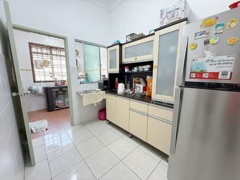 Rumah Teres 1.5 Tingkat untuk Dijual di Taman Daya (Johor Bahru) - Benjamin Ong - Kitchen - PropertyGuru.com.my