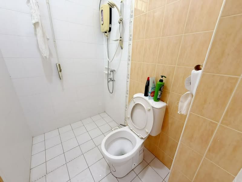 Rumah Teres 1.5 Tingkat untuk Dijual di Taman Daya (Johor Bahru) - Benjamin Ong - Bathroom - PropertyGuru.com.my