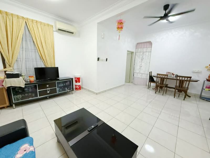 Rumah Teres 1.5 Tingkat untuk Dijual di Taman Daya (Johor Bahru) - Benjamin Ong - Living Room - PropertyGuru.com.my