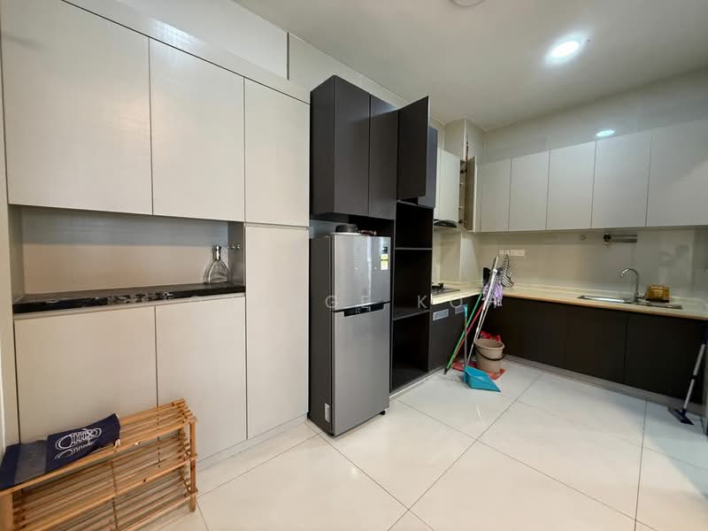 Condominium for Rent at Bay Laurel @ Country Garden Danga Bay - Orange Koh - Kitchen - PropertyGuru.com.my