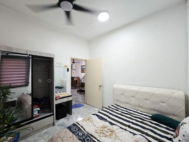 Rumah Teres untuk Dijual di Bandar Kinrara Seksyen 5 (Bandar Kinrara) - Noraini Dahan - Bedroom - PropertyGuru.com.my