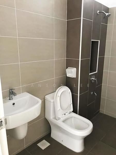 Rumah Teres untuk Dijual di Taman Selayang (Selayang) - Hanson Lee - Bathroom - PropertyGuru.com.my