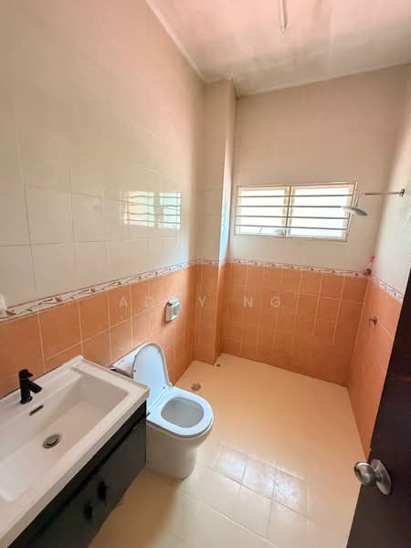 Rumah Teres 2 Tingkat untuk Disewa di Taman Rakan (Kajang) - Addy Ng - Bathroom - PropertyGuru.com.my