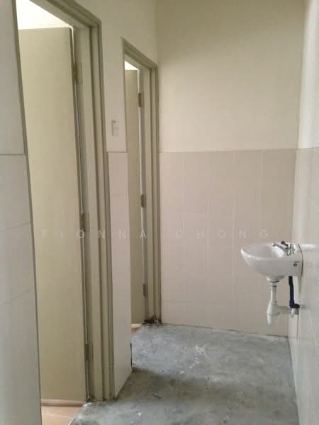 Kedai untuk Dijual di Seksyen 15 (Shah Alam) - Fionna Chong - Bathroom - PropertyGuru.com.my