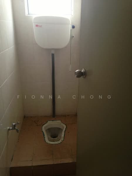 Kedai untuk Dijual di Seksyen 15 (Shah Alam) - Fionna Chong - Bathroom - PropertyGuru.com.my