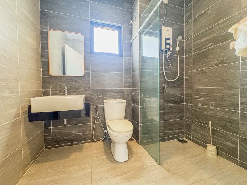 Rumah Teres 2 Tingkat untuk Dijual di Cyberjaya (Selangor) - Aizat Saifulrullah - Bathroom - PropertyGuru.com.my