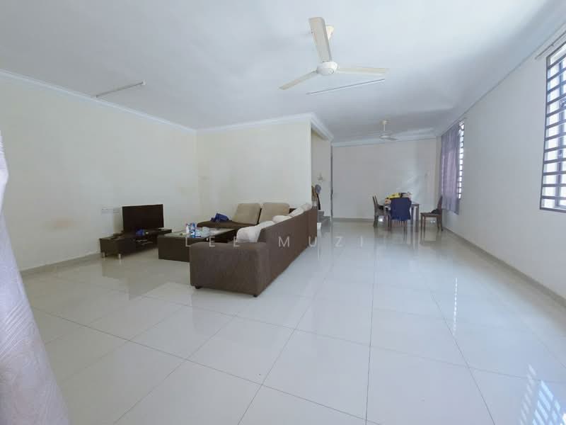 2-storey Terraced House for Sale in Kuala Kangsar (Perak) - Lee Muzi - Living Room - PropertyGuru.com.my