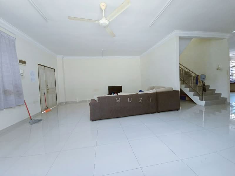 2-storey Terraced House for Sale in Kuala Kangsar (Perak) - Lee Muzi - Living Room - PropertyGuru.com.my