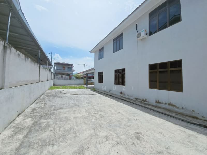 2-storey Terraced House for Sale in Kuala Kangsar (Perak) - Lee Muzi - Exterior - PropertyGuru.com.my