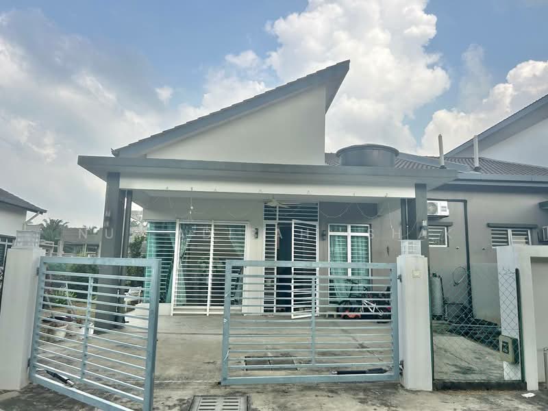 Rumah Berkembar untuk Dijual di Kampung Batu 9 Kebun Baru (Telok Panglima Garang) - Nur Adibah Ishak - PropertyGuru.com.my