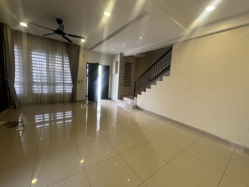 2-storey Terraced House for Sale in Bandar Rimbayu (Telok Panglima Garang) - Miki You - Living Room - PropertyGuru.com.my