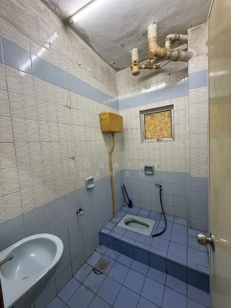 Rumah Teres 2 Tingkat untuk Dijual di Seksyen 4 (Bangi) - Noraini Dahan - Bathroom - PropertyGuru.com.my