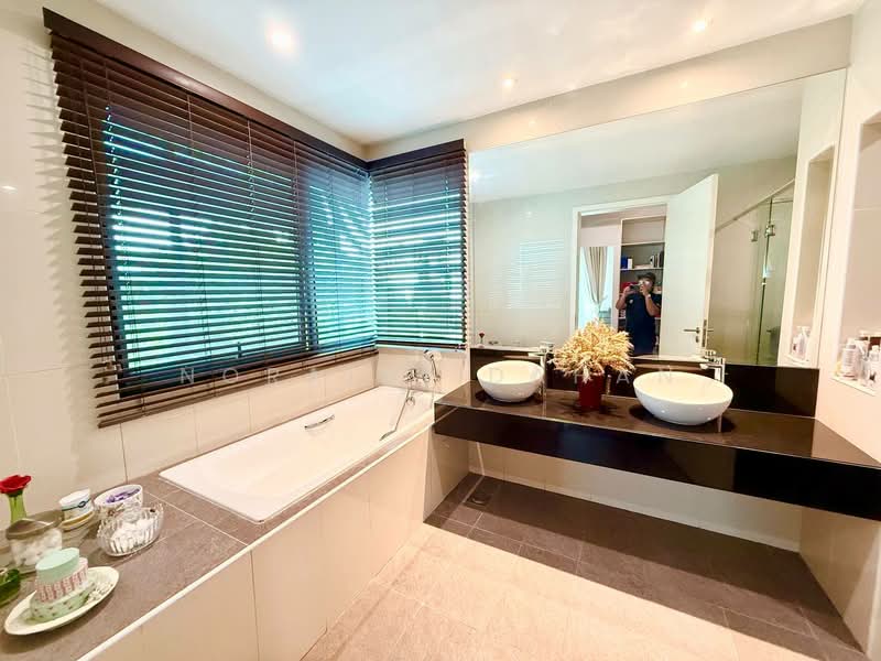 Rumah Banglo untuk Dijual di Sejati Residences (Cyberjaya) - Noraini Dahan - Bathroom - PropertyGuru.com.my