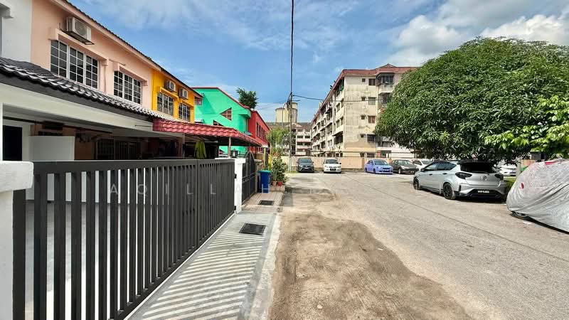 Rumah Teres 2 Tingkat untuk Dijual di Seksyen 2, Taman Kinrara (Puchong) - Aqillah Razali - Exterior - PropertyGuru.com.my