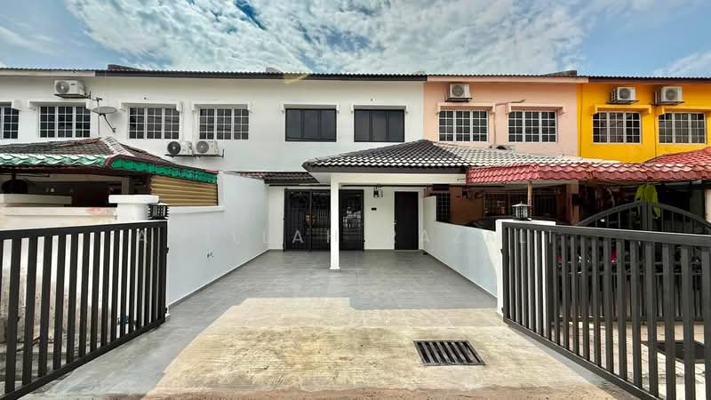 Rumah Teres 2 Tingkat untuk Dijual di Seksyen 2, Taman Kinrara (Puchong) - Aqillah Razali - Exterior - PropertyGuru.com.my