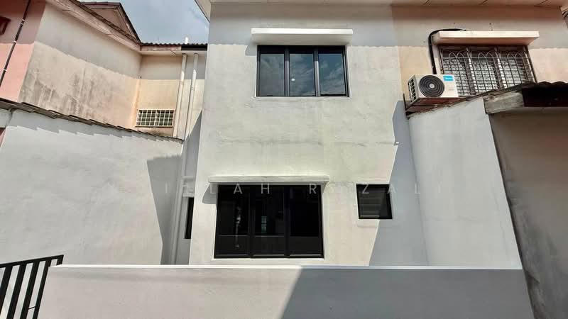 Rumah Teres 2 Tingkat untuk Dijual di Seksyen 2, Taman Kinrara (Puchong) - Aqillah Razali - PropertyGuru.com.my