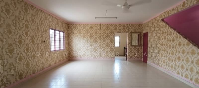 Rumah Teres untuk Dijual di Taman Batu Caves (Batu Caves) - Devan Tiarajah - Living Room - PropertyGuru.com.my