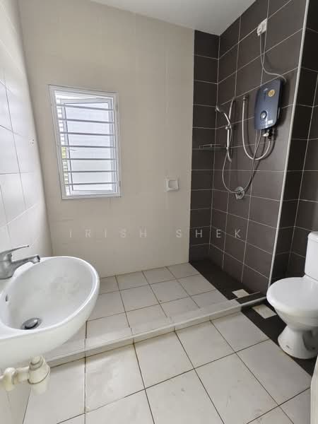 2-storey Terraced House for Sale in Kemuning Utama (Shah Alam) - Irish Shek - Bathroom - PropertyGuru.com.my