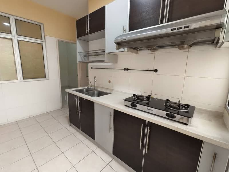Rumah Berkembar untuk Dijual di Kemuning Utama Palma (Shah Alam) - Irish Shek - Kitchen - PropertyGuru.com.my