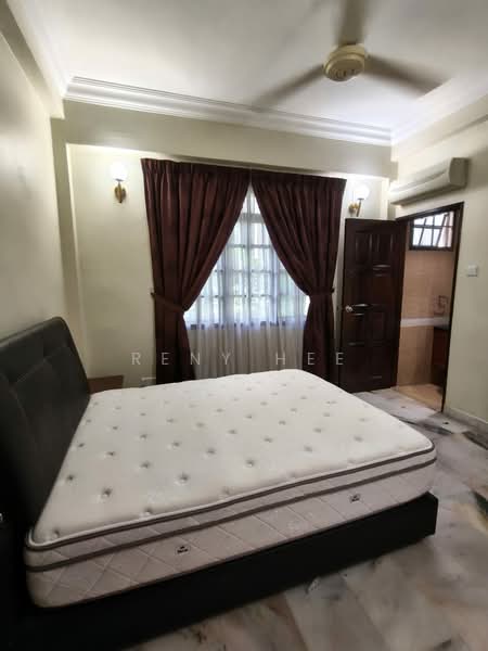 Rumah Banglo untuk Disewa di Taman Nong Chik (Johor Bahru) - Reny Hee - Bedroom - PropertyGuru.com.my