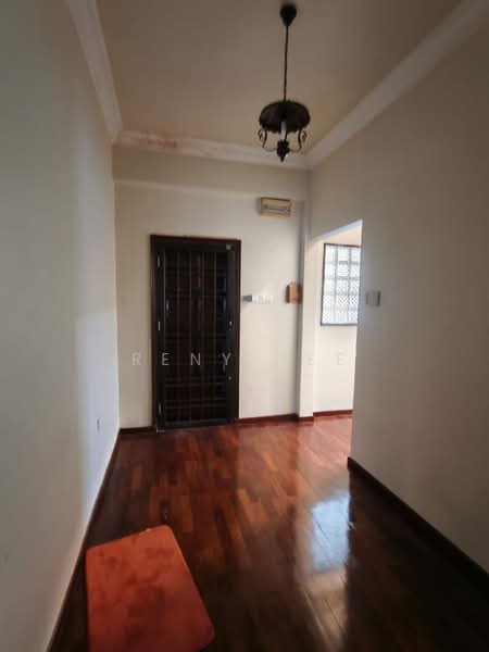 Rumah Banglo untuk Disewa di Taman Nong Chik (Johor Bahru) - Reny Hee - Entrance - PropertyGuru.com.my
