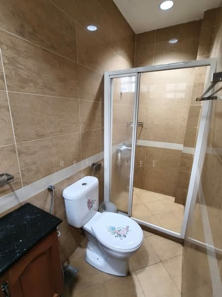 Rumah Banglo untuk Disewa di Taman Nong Chik (Johor Bahru) - Reny Hee - Bathroom - PropertyGuru.com.my