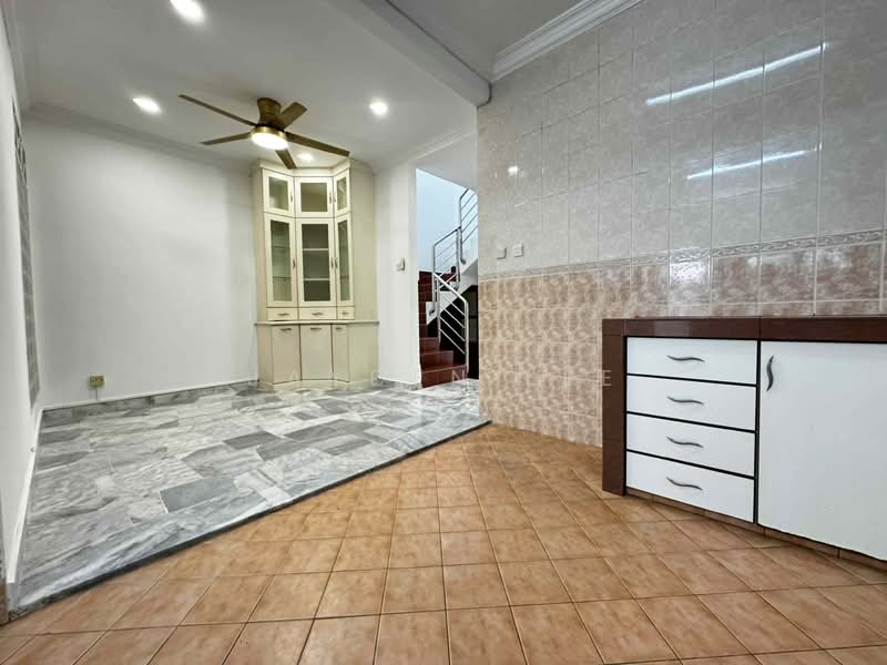 2-storey Terraced House for Sale in Taman Wawasan (Puchong) - Jayden Lee - Living Room - PropertyGuru.com.my