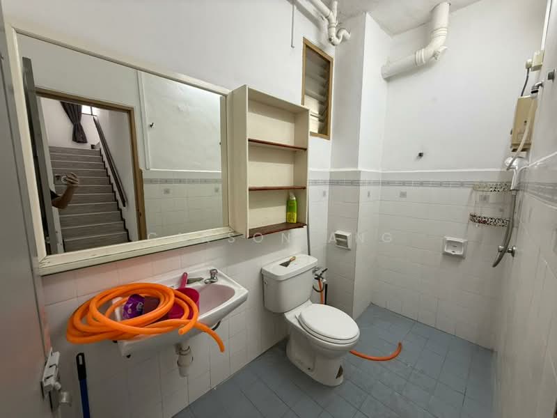 Apartment for Rent at Pantai Apartment - Carson Ang - Bathroom - PropertyGuru.com.my